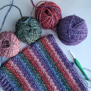 Da Boss free crochet pattern for a colourful striped cowl