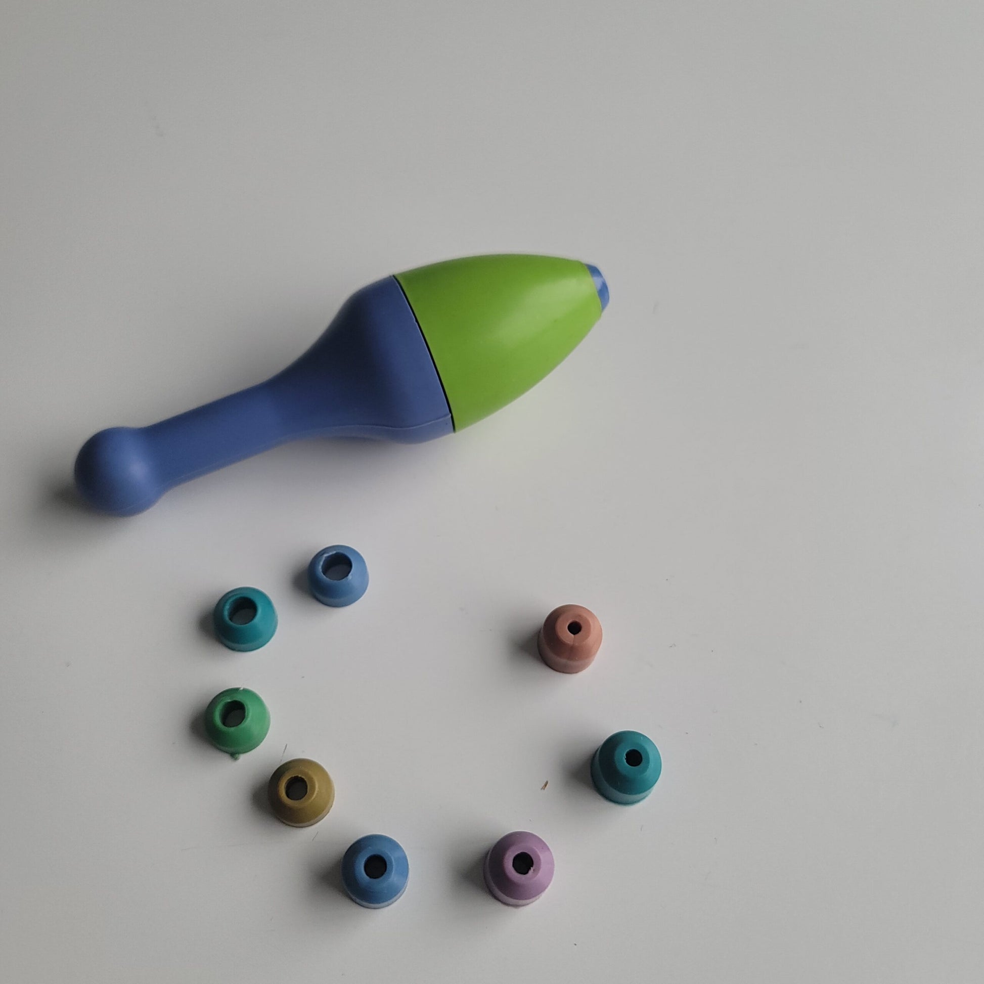 Crochet ergonomic handle with 8 hook adapters.