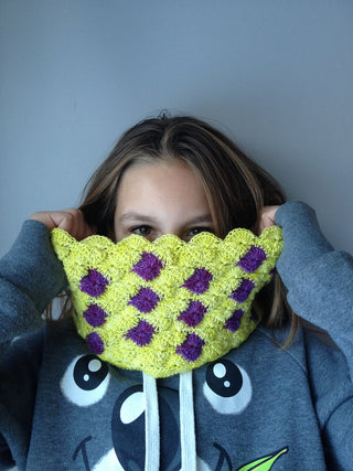 Polkadot Crochet Cowl worn by tween.