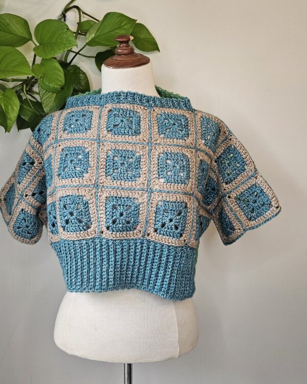 Granny Wears a Crop Top crochet pattern by ACCROchet