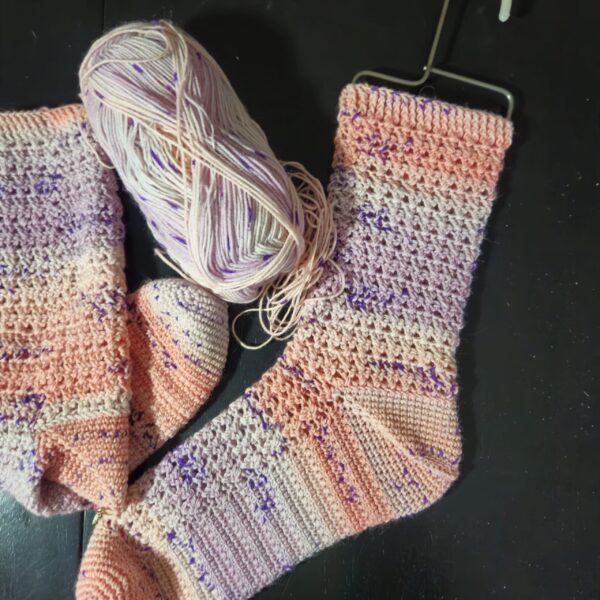 Lilac Lemonade crochet socks pattern by ACCROchet