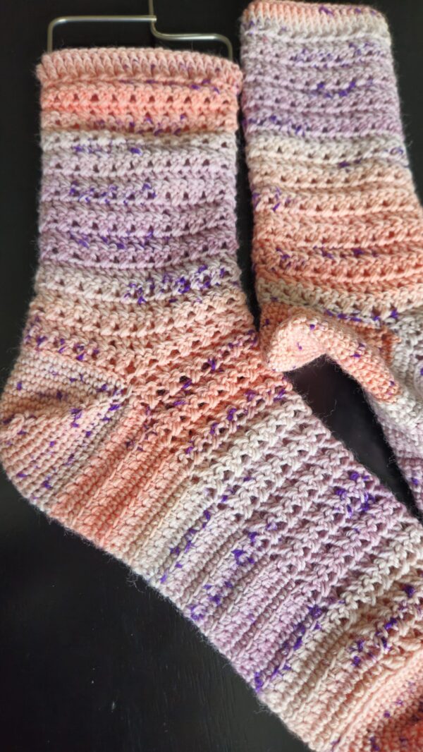 Lilac Lemonade crochet socks pattern by ACCROchet